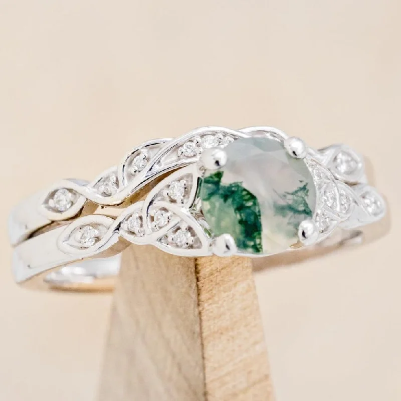 "AIFE" - CELTIC KNOT ENGAGEMENT RING WITH A ROUND CUT MOSS AGATE AND DIAMOND TRACER