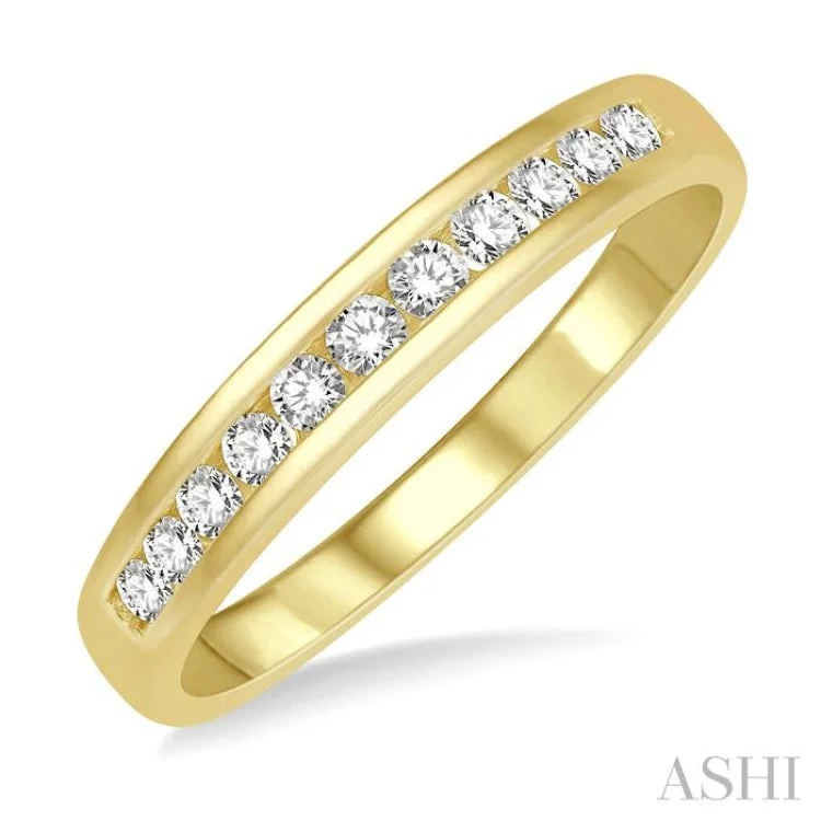 1/4 ctw Channel Set 11Stones Round Cut Diamond Wedding Band in 14K Yellow Gold