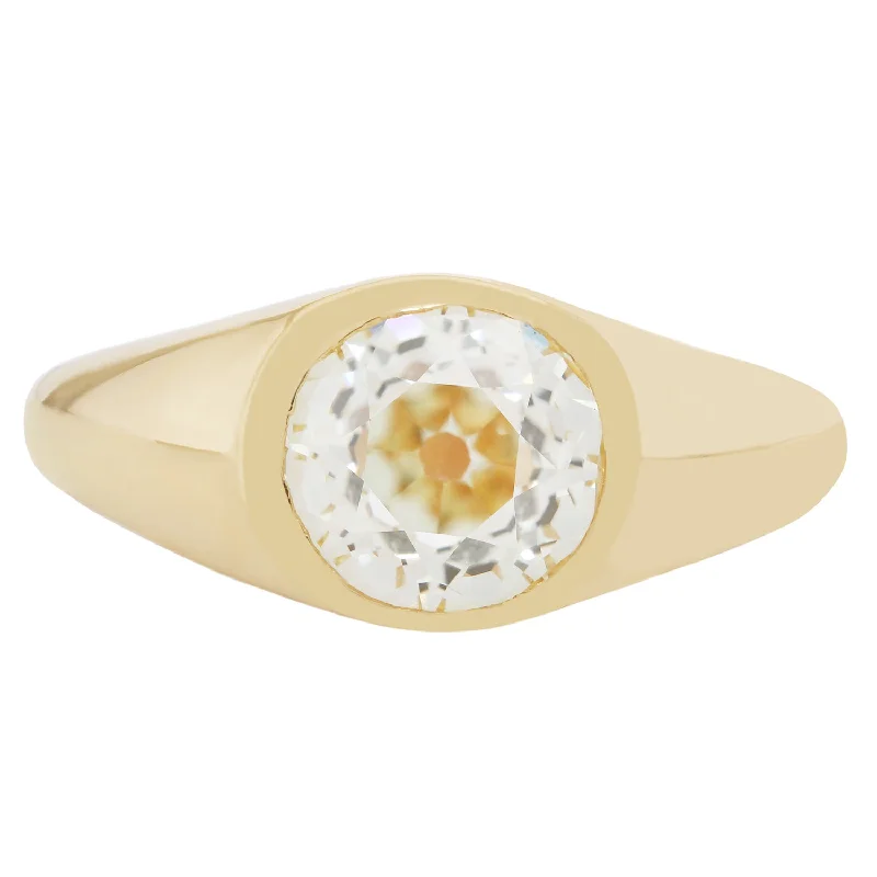 Moonbeam Diamond Signet Ring