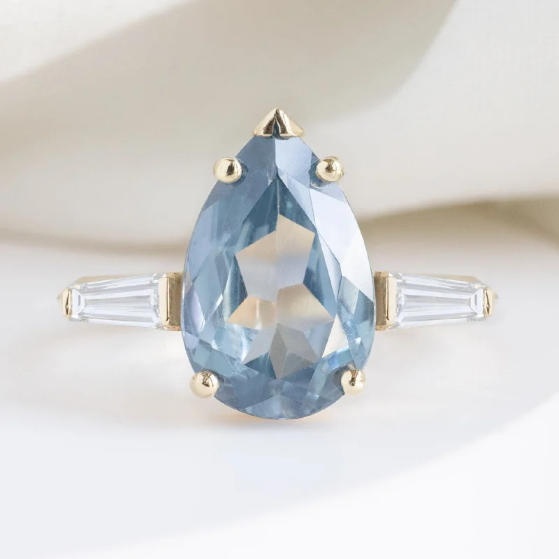 The Ash Luxe | 3.62ct Pear Cut Sapphire in 18K Yellow Gold