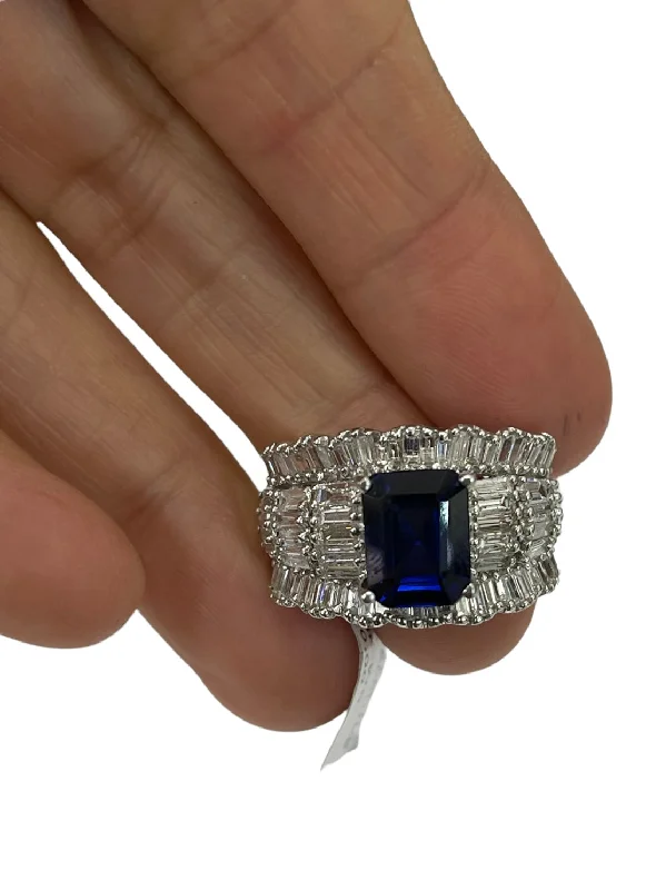 Blue Sapphire Cluster Diamond Ring White Gold 18kt